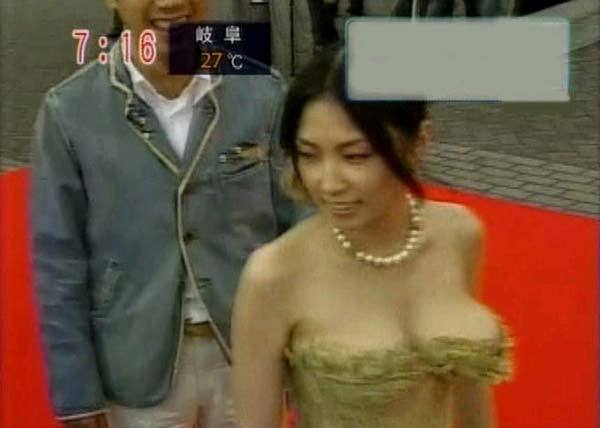 megumi 乳首 ♪ 吉岡美穂 Hな下着姿 / MEGUMI こぼれる乳首 ♪ 2P切り抜き ♪ *・゜゜・*。..。.:*・゜(・ω・)゜*:.。.  .。.:*・゜゜・*.:*:・'゜0g305(タレント)｜売買されたオークション情報、Yahoo!オークション(旧ヤフオク!)  の商品情報をアーカイブ公開 - オークファン（aucfan.com）